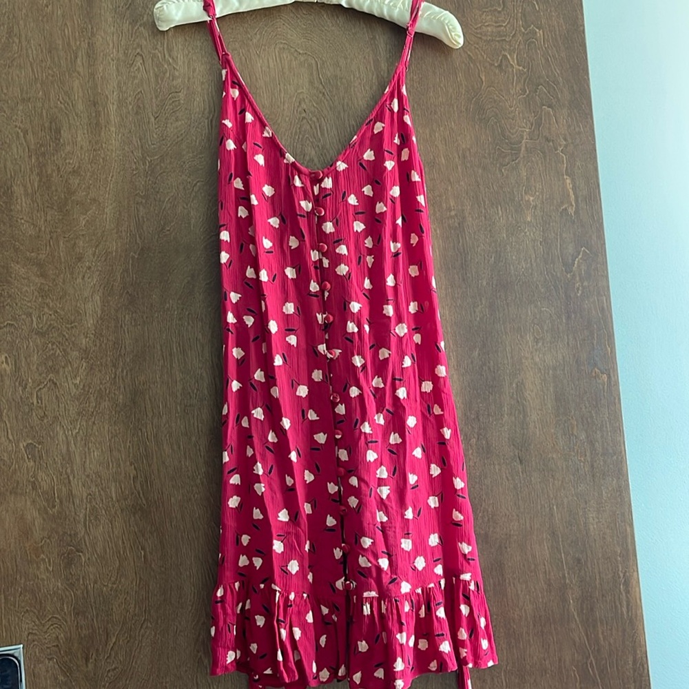 Billabong button down red print dress with tie and adjustable straps sz S